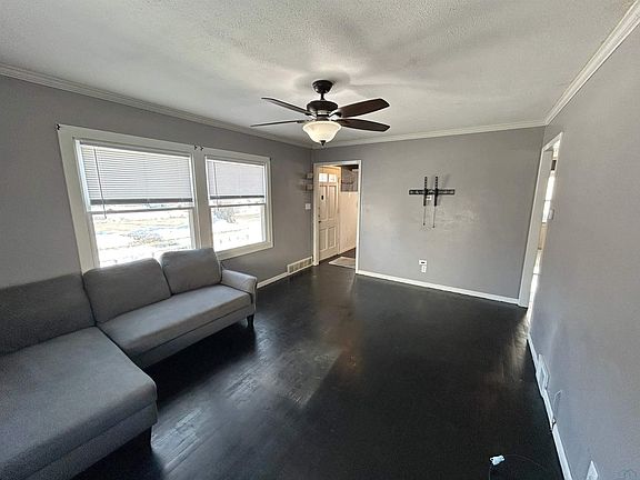 4th image of 814 Greenwood Dr