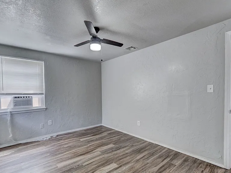 1904 Cherry Ln — Photo 12