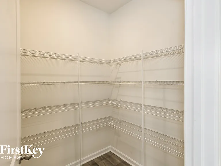 196 Greenwich Dr — Photo 10
