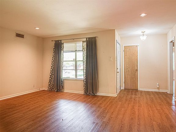 3rd image of 10920 Lubbock Dr