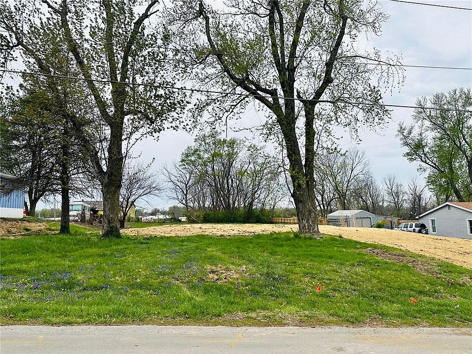 2nd image of 2214 S James Downey Rd