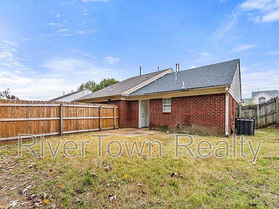 3rd image of 7016 Estacada Way S