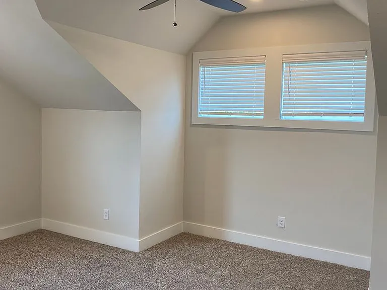 205 Sterling St — Photo 8