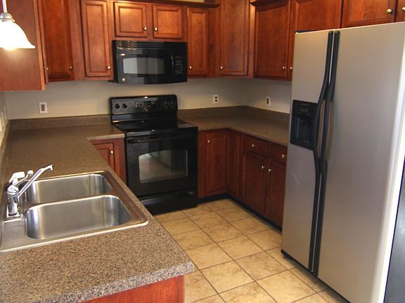 5th image of 818 Samantha Ln