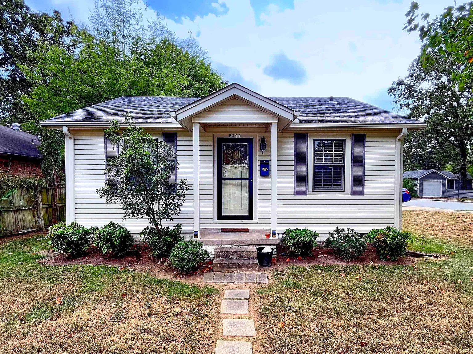 2 bed, 1.0 bath, 870 sqft, $1,325 — Photo 1
