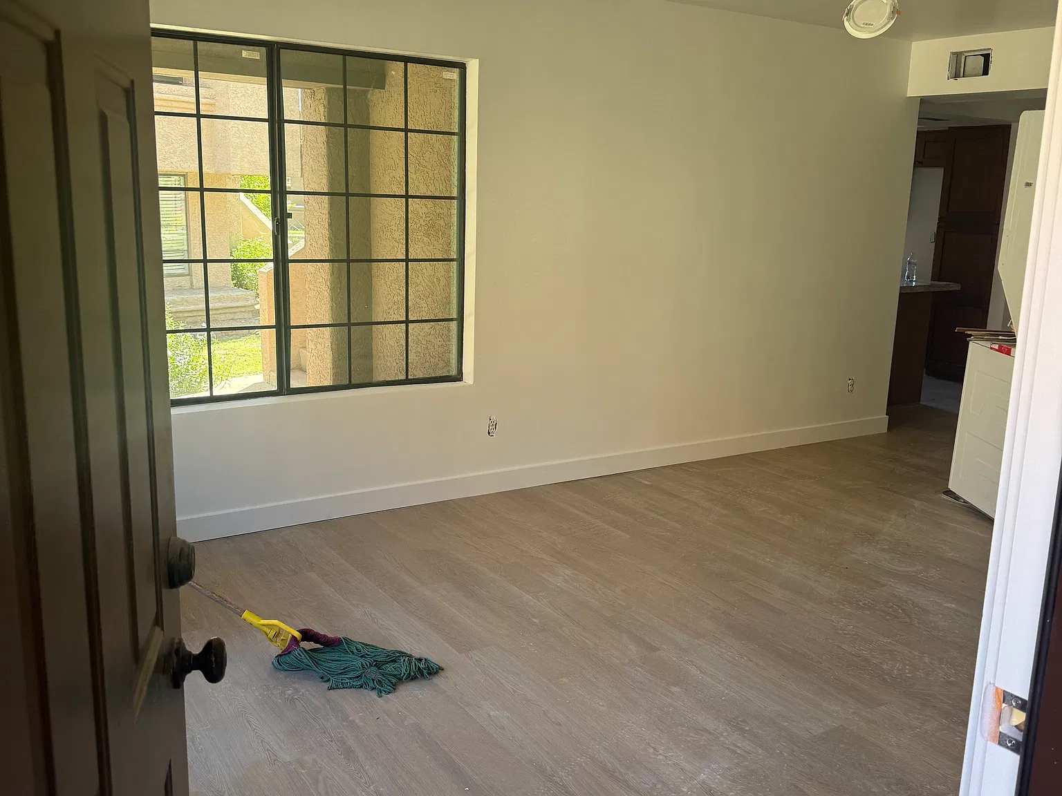 925 N College Ave — Photo 4