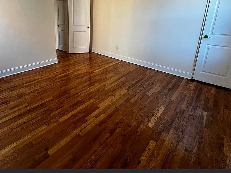 14316 Barclay Ave #5B — Photo 1