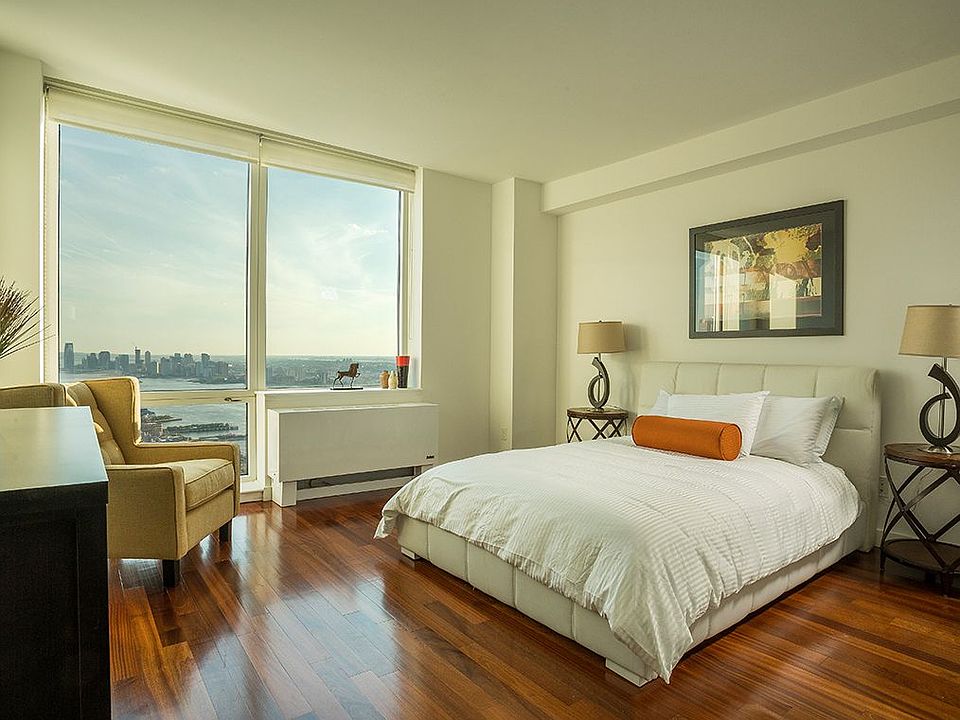 1st image of 610 W 42nd St #S45f