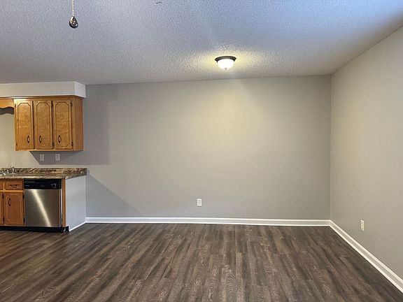 5th image of 3895 Northeast Dr APT A