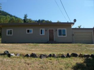 391 Crest Dr, Myrtle Creek, OR 97457