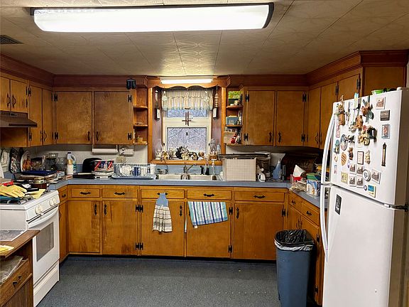 4th image of 22 Chestnut St