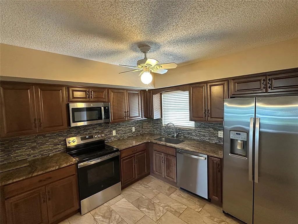 2 bed, 2.0 bath, 1400 sqft, $1,575 — Photo 4