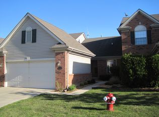 3863 Knightbridge Cir, Sterling Heights, MI 48314