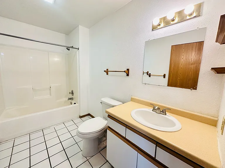 317 Crestview Ln #B — Photo 16
