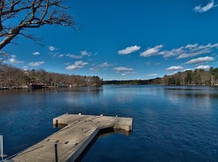 498 W Shore Dr, Hawley, PA 18428