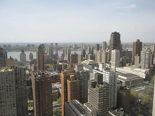 Rented by Realty Group International | media 27