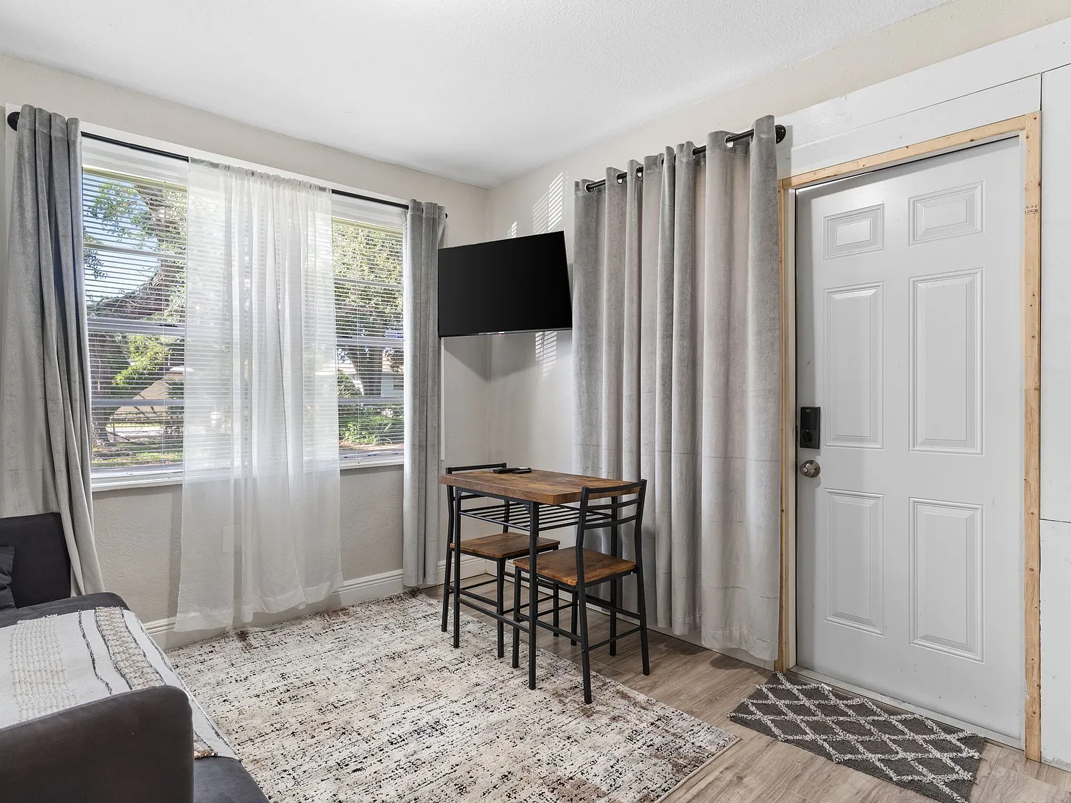 1 bed, $1,350 — Photo 2