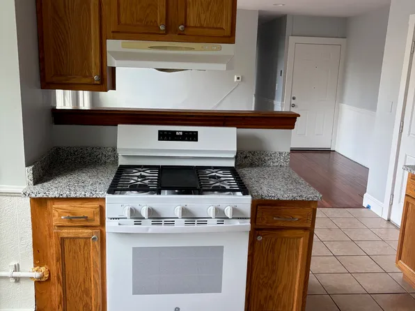 159 Union St #4R, Rockland, MA 02370