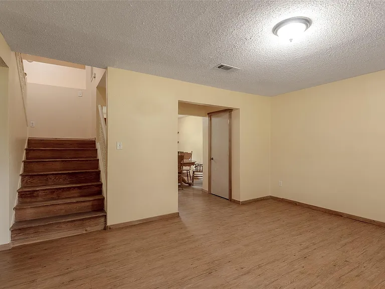 86 Oak Hill Dr — Photo 3