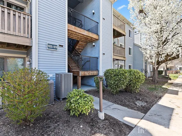 1010 Aspen Dr, Plainsboro, NJ 08536