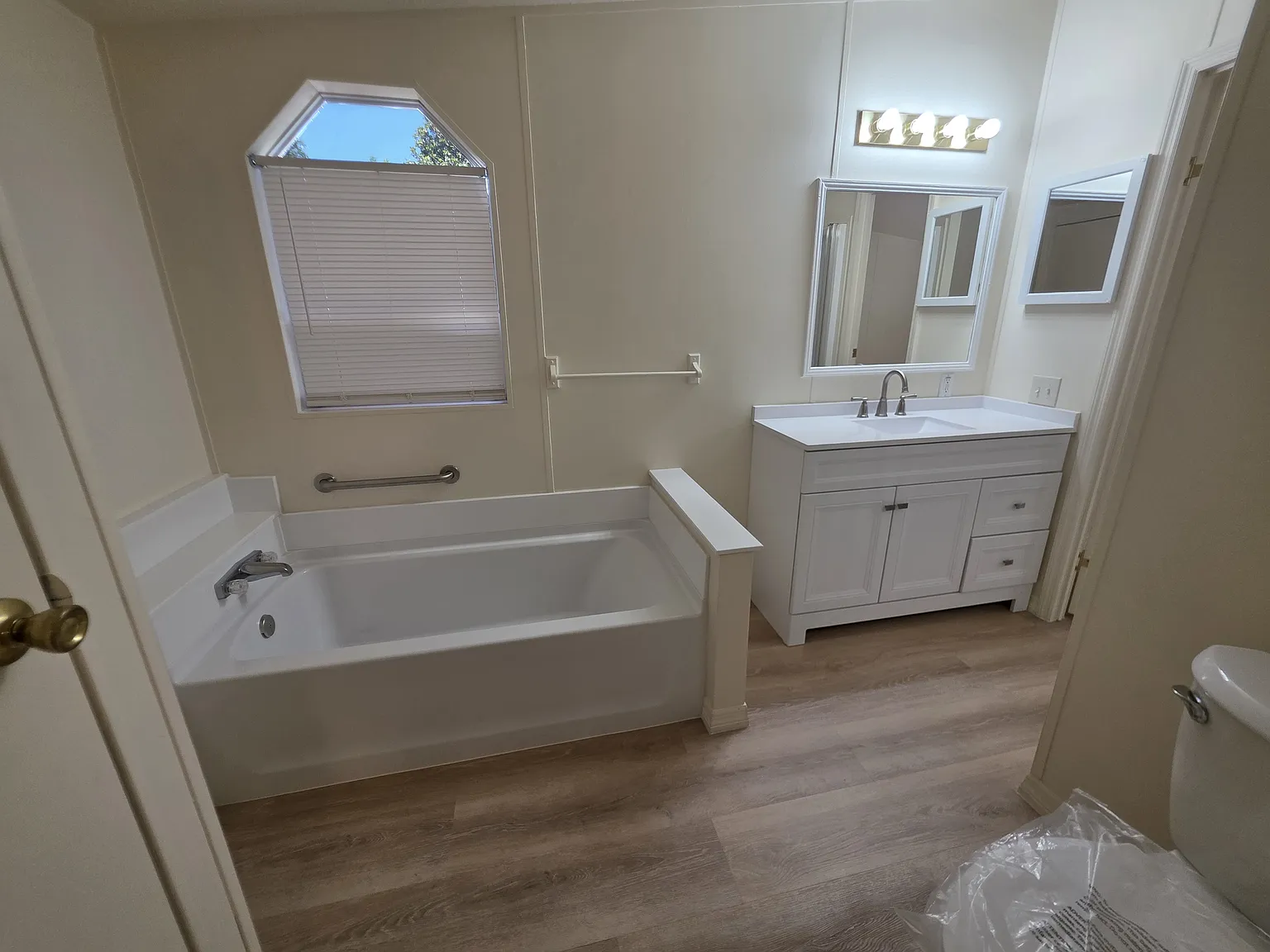 3 bed, 1152 sqft, $1,945 — Photo 3