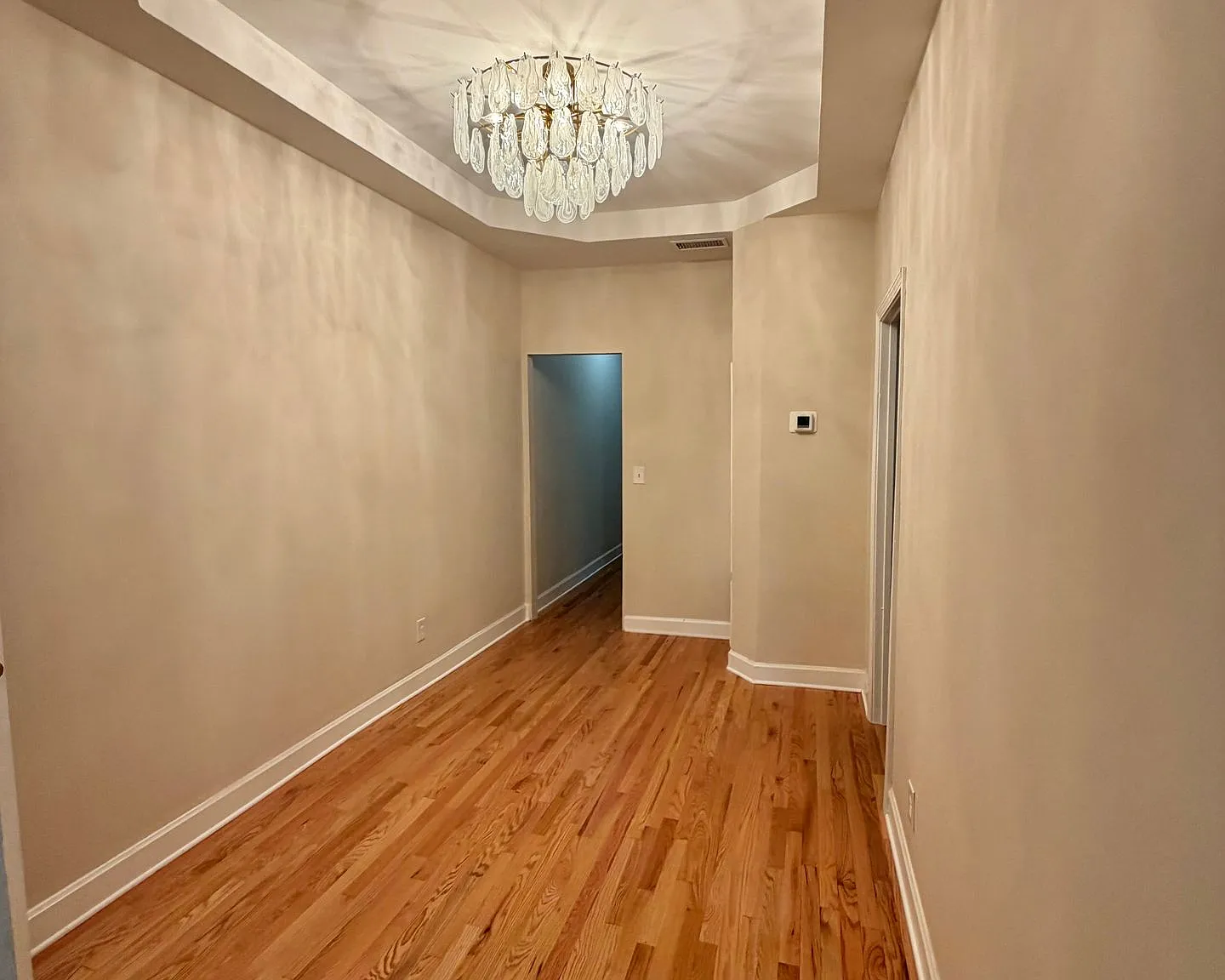 2 bedroom 1 bathroom renovated E Duffy — Photo 3