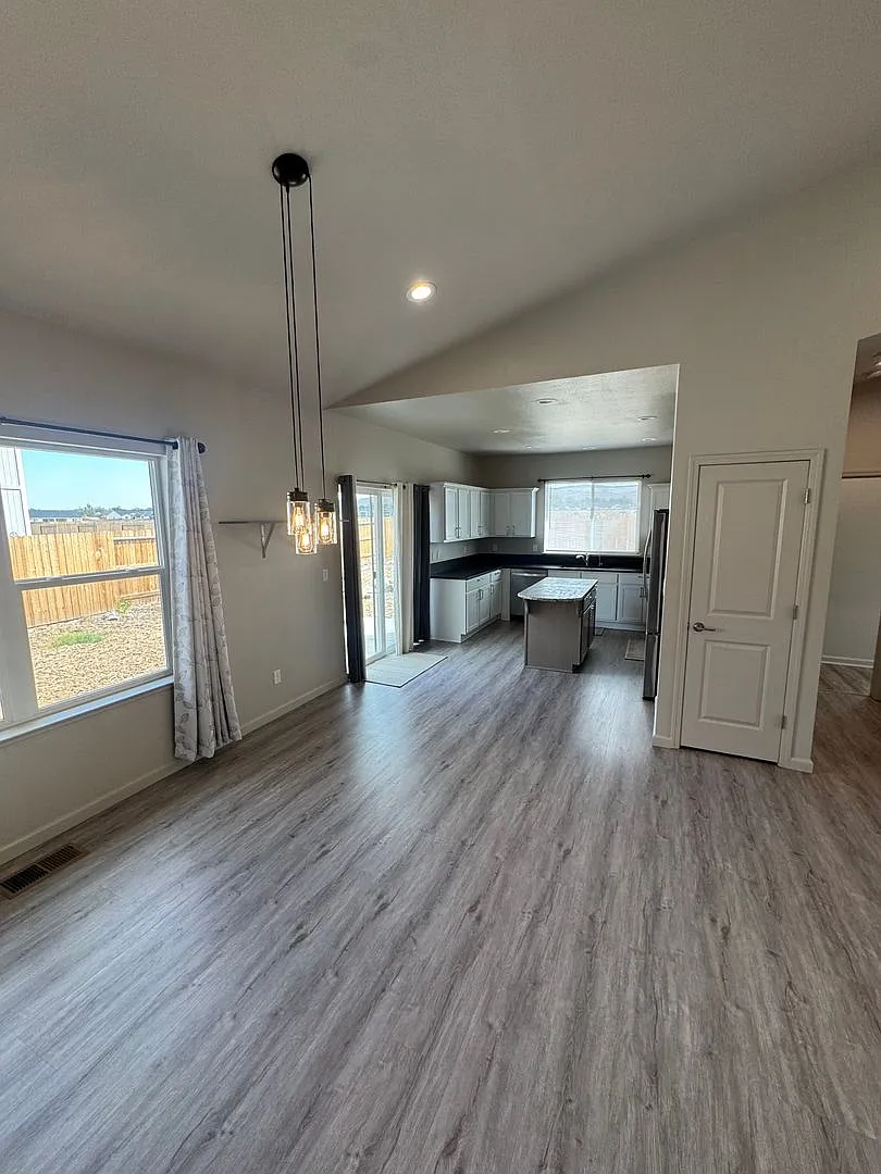 Newer 3 Bedroom Home in Fernley Donner Estates now available! — Photo 2