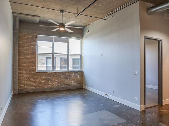 4th image of 4052 N Hermitage Ave #2