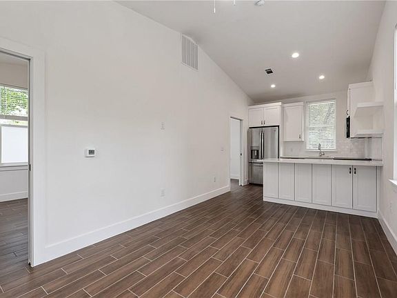 4th image of 4416 Rosedale Ave Unit 2