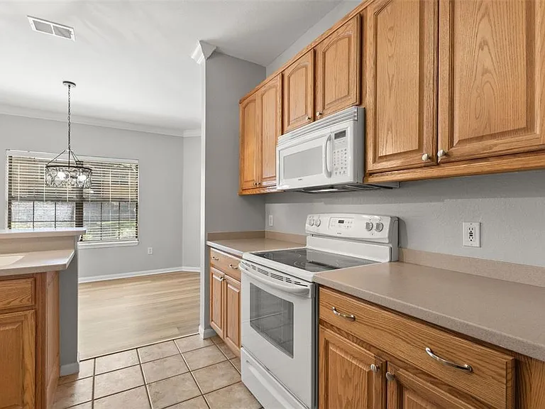 2200 Tuscany Trce #15 — Photo 13
