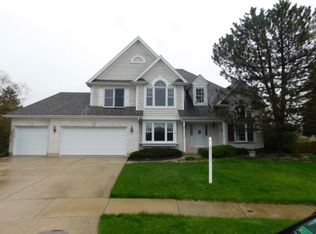 26W449 Chantilly Ct, Winfield, IL 60190