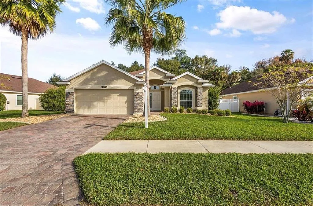 4 bed, 2.0 bath, 1801 sqft, $2,400 — Photo 1