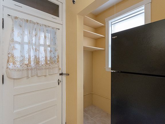 3rd image of 6326 N Artesian Ave #F2