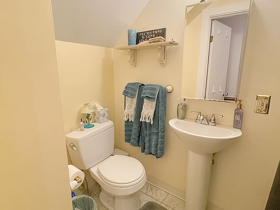 4th image of 319 Dartmouth St APT 1
