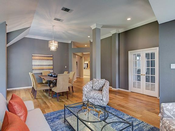 4th image of 1120 Oaklands Dr