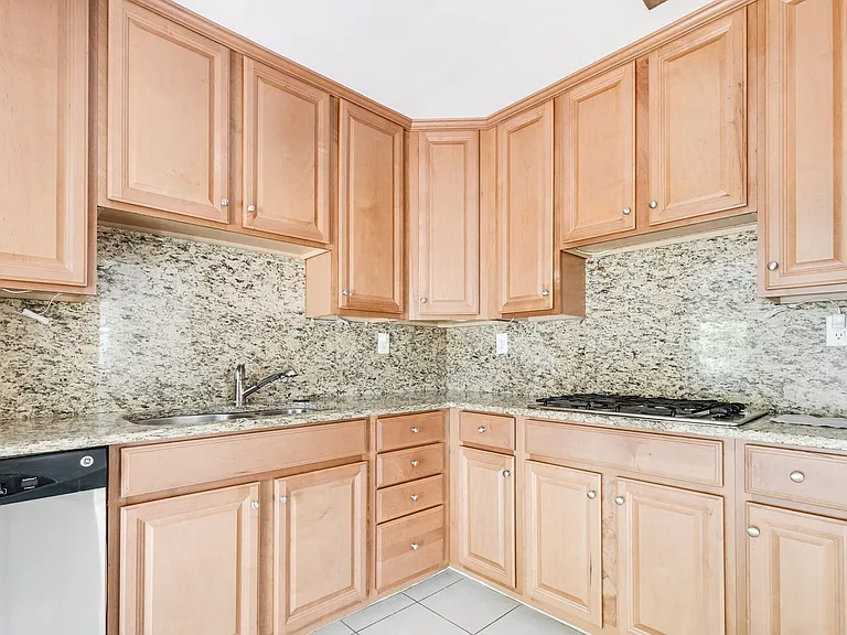 4904 Patterson Ave — Photo 12
