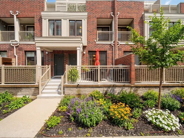 135 Long Branch Ave #6, Toronto, ON M8W 0A9