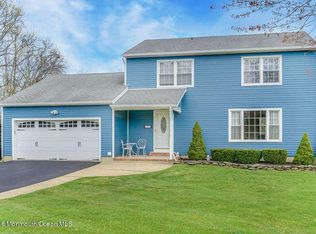 12 Phillips Mills Dr, Middletown, NJ 07748