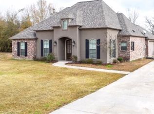 29382 Quezada Dr, Livingston, LA 70754