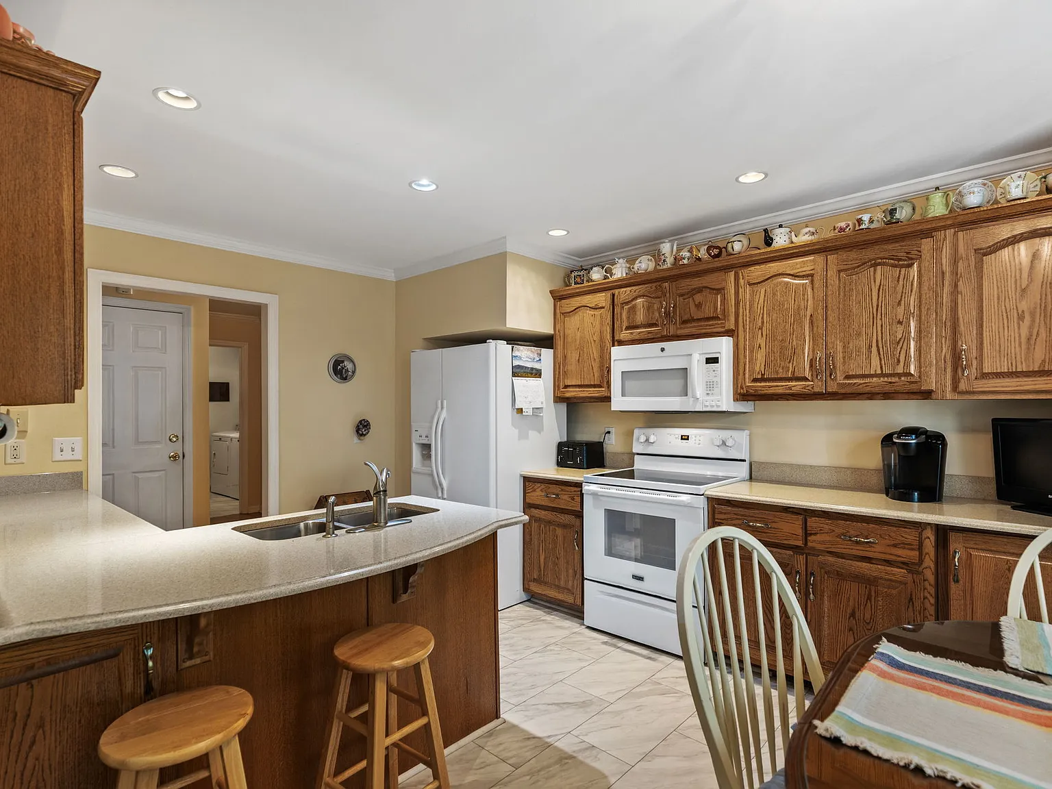 4 bed, 2362 sqft, $2,200 — Photo 4