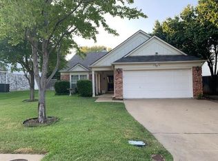 8212 Cloverglen Ln, Fort Worth, TX 76123