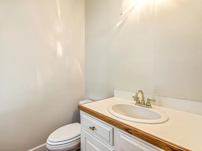 317 Rutherford St — Photo 11