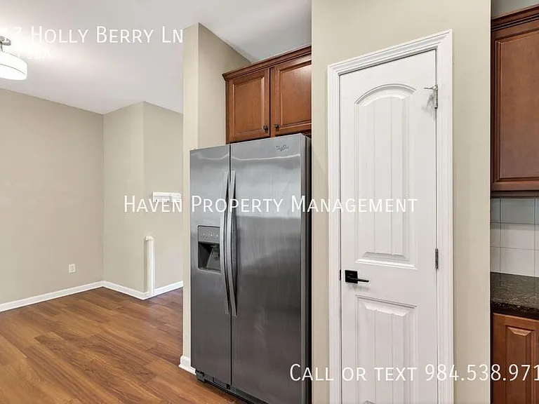 117 Holly Berry Ln — Photo 13