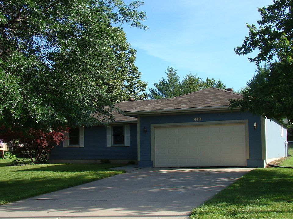 Front view on corner lot