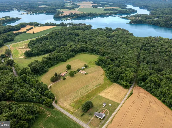 5050 Zacata Rd, Montross, VA 22520