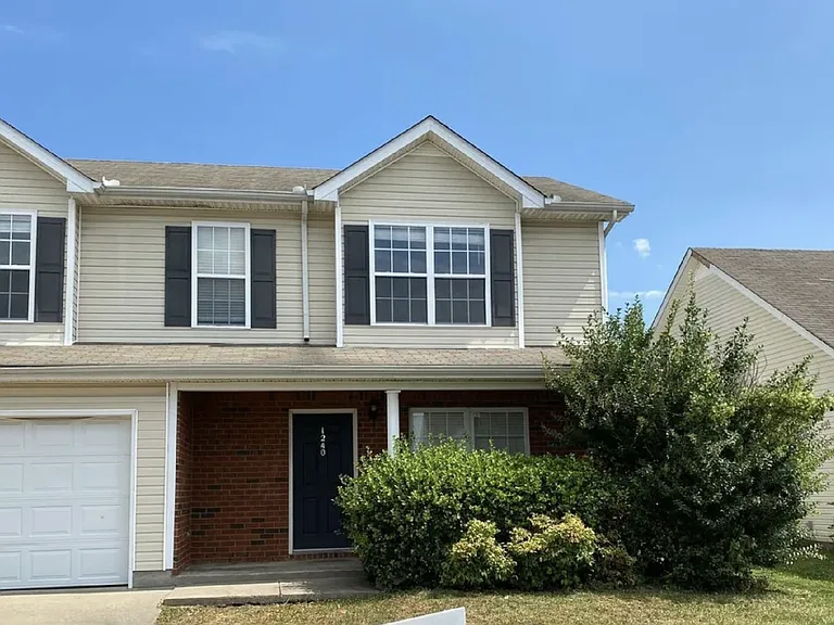 1240 Shannon Ln — Photo 1