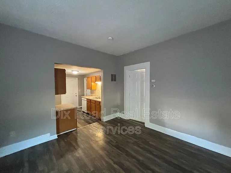 609 18th Ave — Photo 6