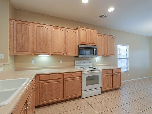 4th image of 2777 N Maria Ln