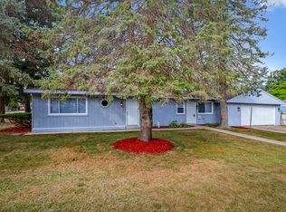 56 Thrush Rd, Carpentersville, IL 60110