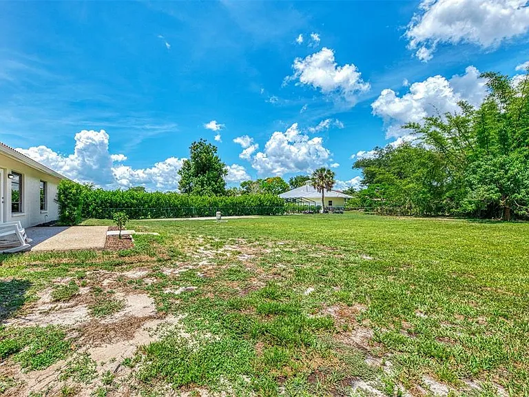 2340 Palmetto St — Photo 41